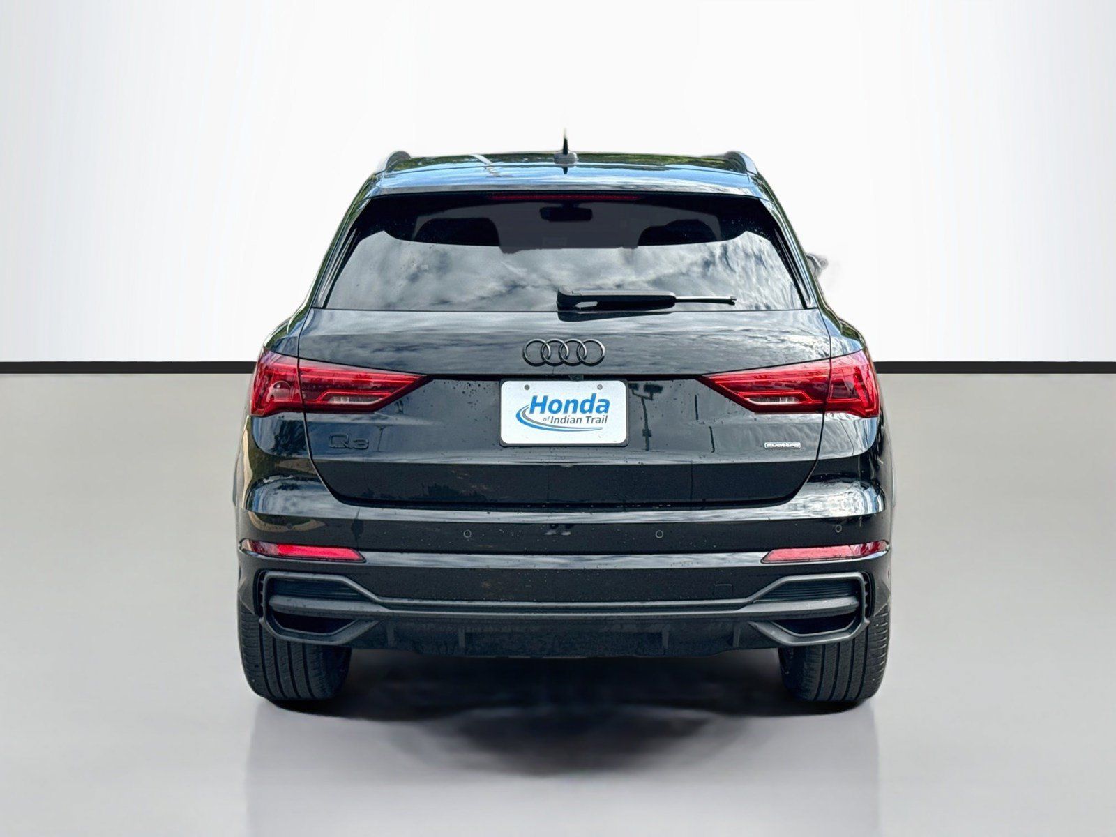 Used 2023 Audi Q3 2.0T Premium w/ Black Optic Sport Package AWD/4WD image 6