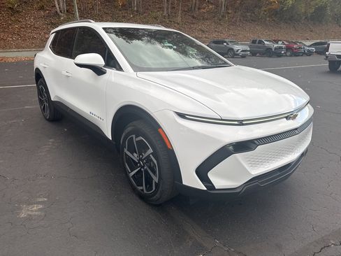 New 2026 Chevrolet Equinox EV LT image 5