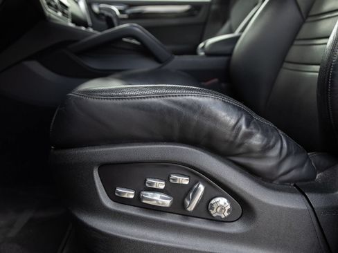 Certified 2019 Porsche Cayenne AWD/4WD image 22