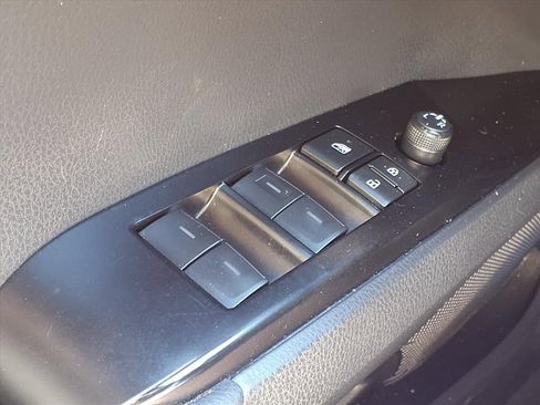 Used 2025 Toyota Camry SE image 17