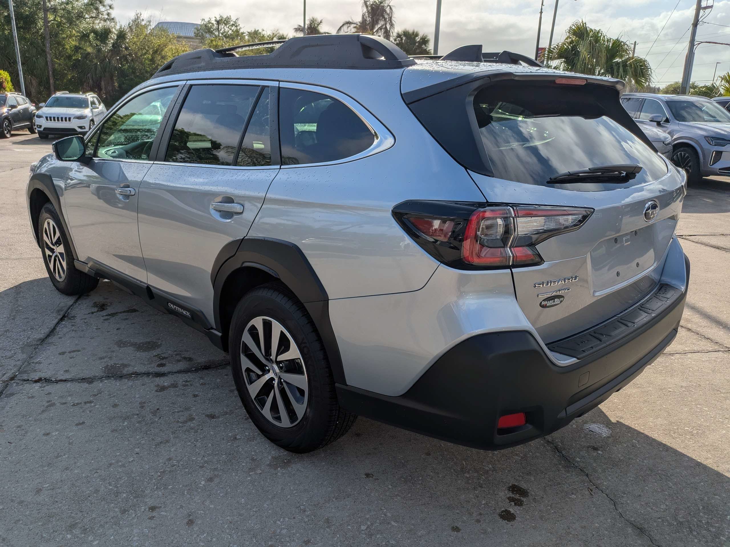 Used 2025 Subaru Outback Premium w/ Popular Package #1A AWD/4WD image 6