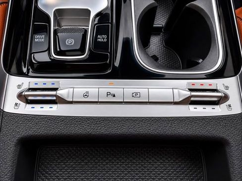 Used 2024 Kia Carnival SX Prestige FWD image 24