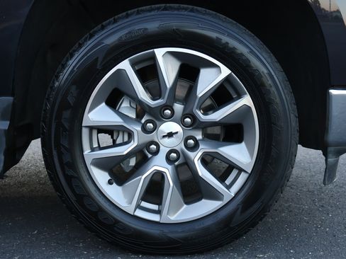 Used 2024 Chevrolet Silverado 1500 LT RWD image 21
