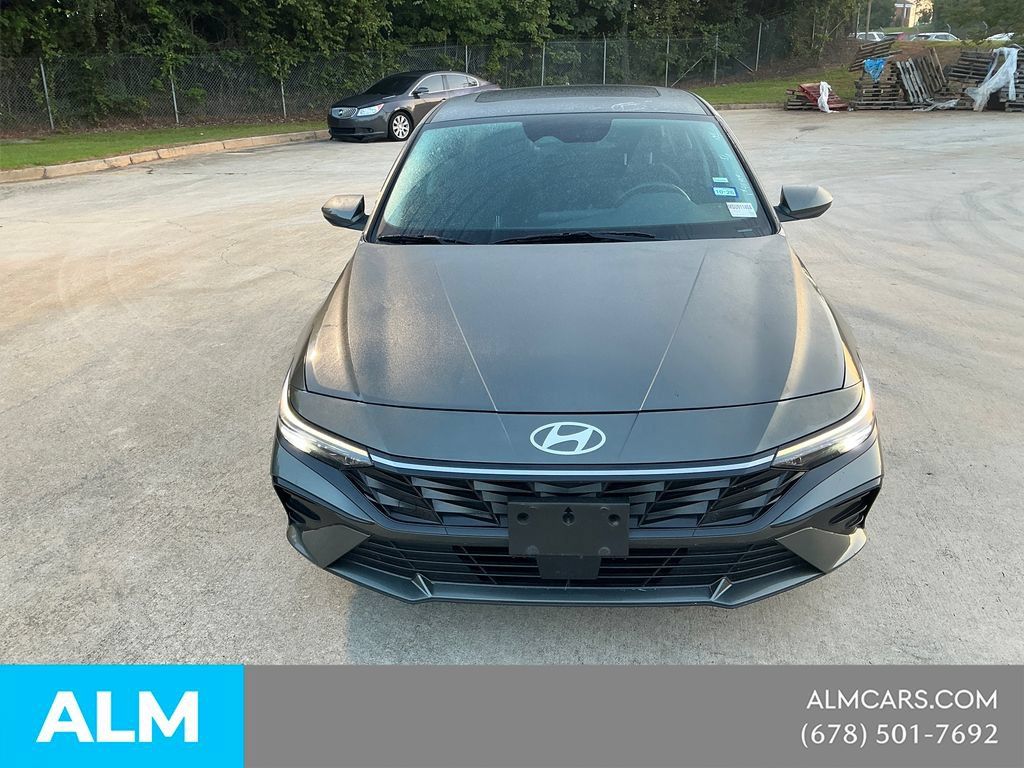 Used 2025 Hyundai Elantra SEL FWD image 2