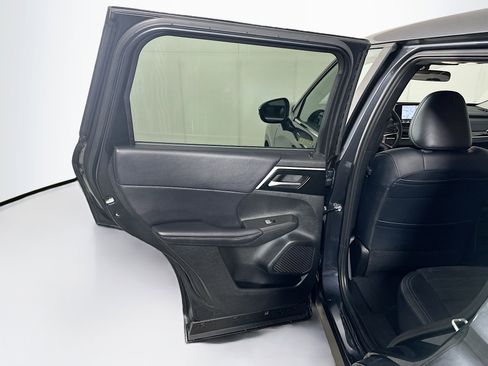 Used 2024 Mitsubishi Outlander SE image 26