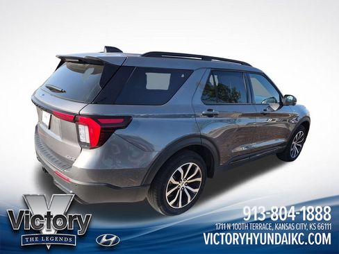 Used 2025 Ford Explorer ST-Line AWD/4WD image 5