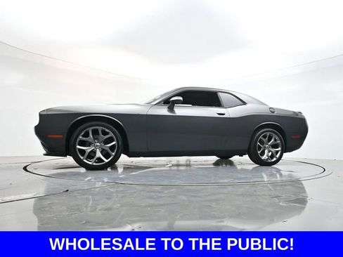 Used 2017 Dodge Challenger SXT RWD image 29