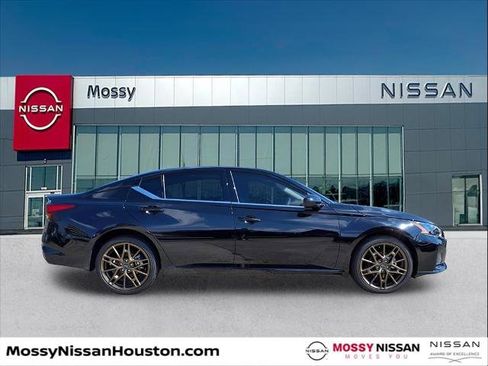 Certified 2025 Nissan Altima 2.5 SR w/ SR Premium Package image 8