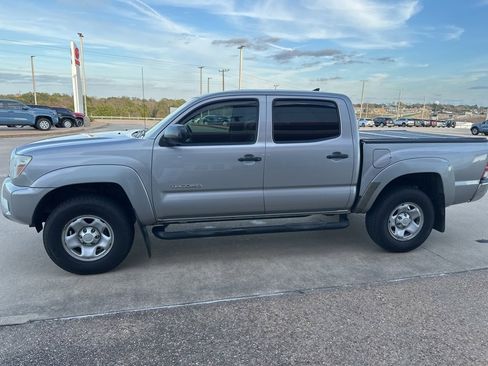 Used 2014 Toyota Tacoma PreRunner image 4