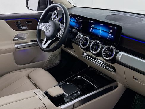 Certified 2023 Mercedes-Benz GLB 250 4MATIC image 18
