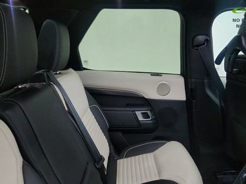 Used 2024 Land Rover Discovery Metropolitan Edition AWD/4WD image 27