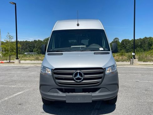 Used 2024 Mercedes-Benz Sprinter 2500 image 4