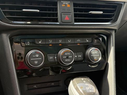 Used 2024 Volkswagen Taos SE FWD image 19
