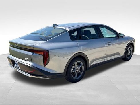 Used 2025 Kia K4 LXS image 9