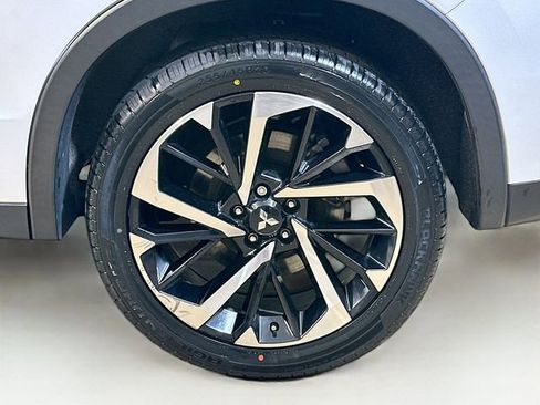 Used 2023 Mitsubishi Outlander SE FWD image 6