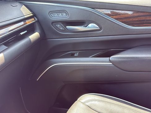 Used 2021 Cadillac Escalade Premium Luxury RWD image 23