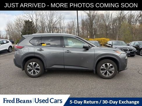 Used 2021 Nissan Rogue SV w/ Premium Package image 9