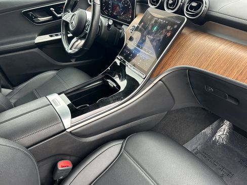 Used 2024 Mercedes-Benz GLC 300 w/ Winter Package image 16