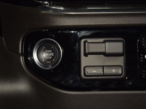 Used 2025 Chevrolet Silverado 1500 High Country w/ High Country Premium Package AWD/4WD image 34
