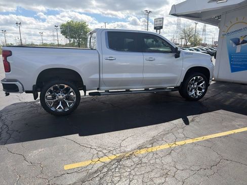 Used 2021 Chevrolet Silverado 1500 High Country w/ Technology Package image 7