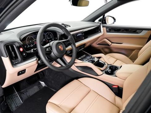 Certified 2026 Porsche Cayenne Coupe AWD/4WD image 4