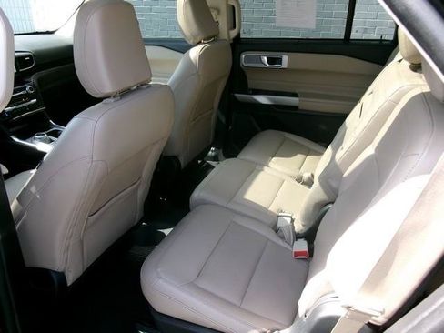 Used 2022 Ford Explorer Limited AWD/4WD image 23