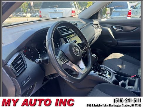 Used 2018 Nissan Rogue SV AWD/4WD image 26