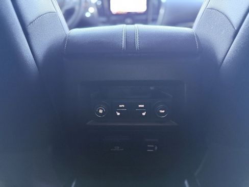 Used 2023 Chevrolet Traverse Premier image 14