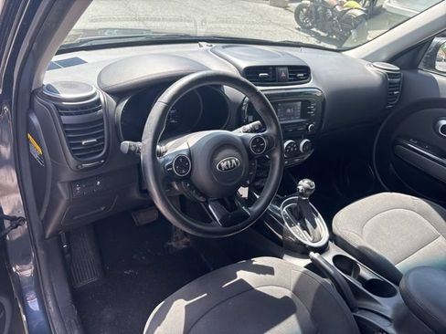 Used 2015 Kia Soul ! FWD image 11