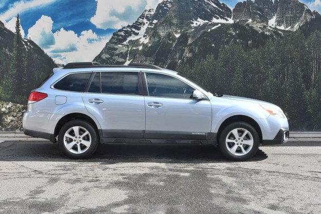 Used 2014 Subaru Outback 2.5i Premium AWD/4WD image 2