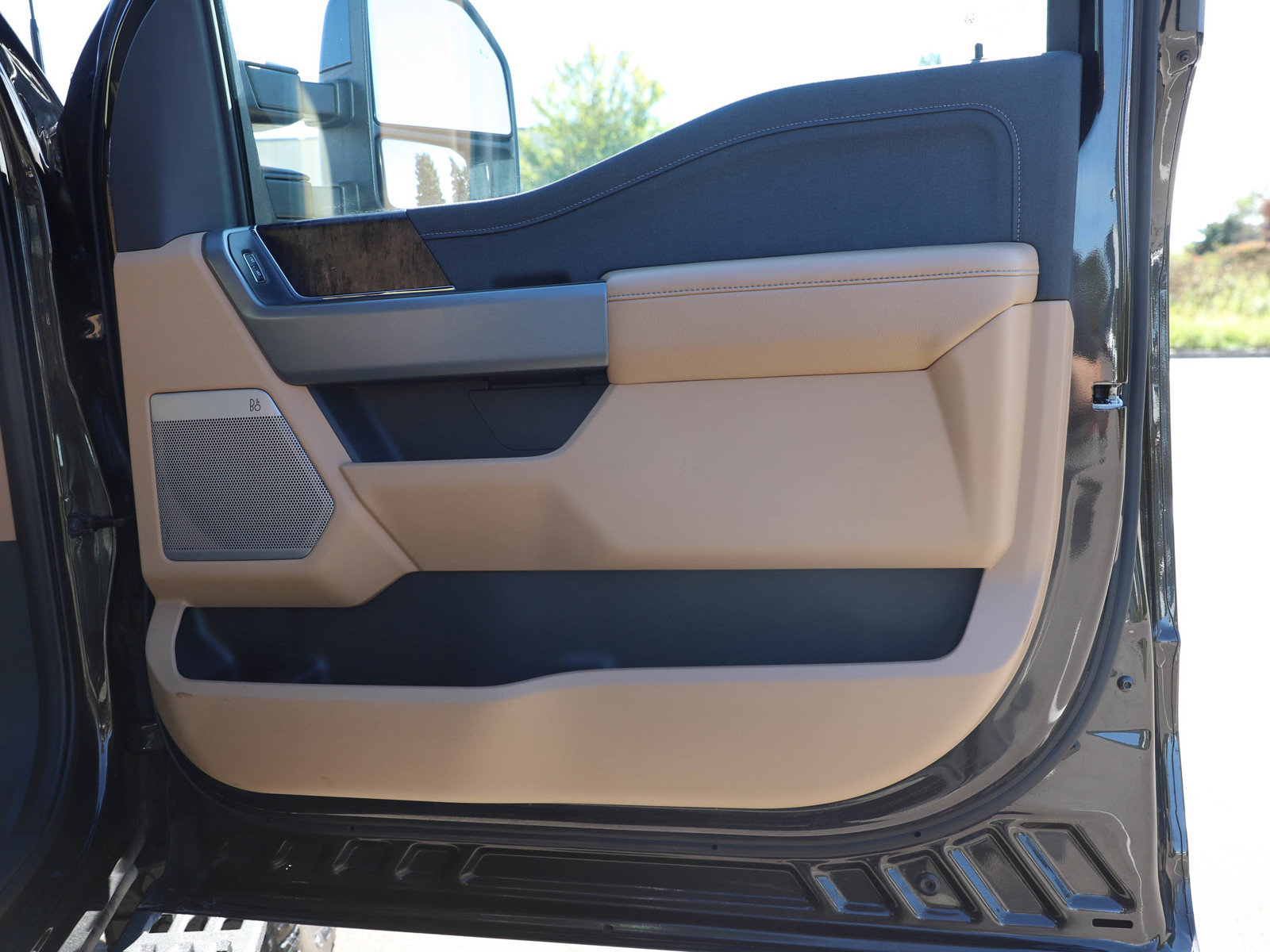 Used 2024 Ford F350 Lariat w/ Lariat Ultimate Package AWD/4WD image 9