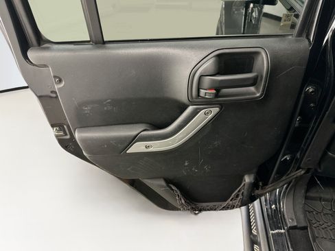 Used 2017 Jeep Wrangler Unlimited Rubicon AWD/4WD image 25