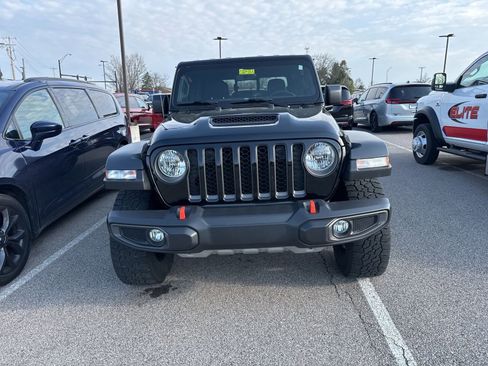 Used 2023 Jeep Gladiator Mojave image 2