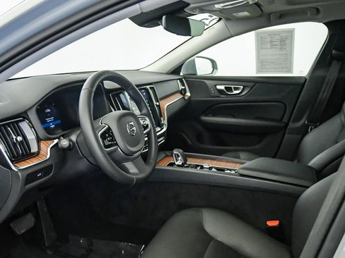 Certified 2025 Volvo V60 B5 Cross Country Plus AWD/4WD image 17