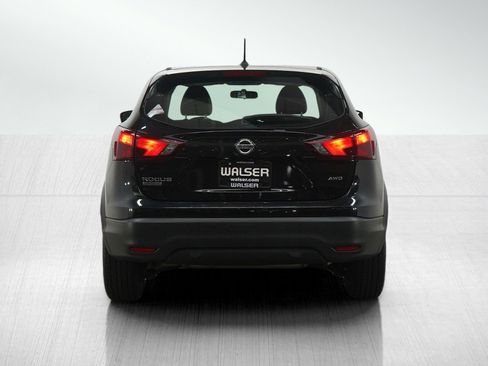 Used 2018 Nissan Rogue Sport S image 4