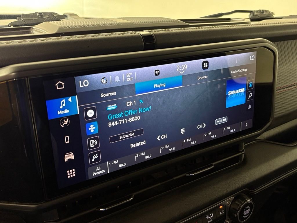 Used 2025 Jeep Wrangler Unlimited Rubicon AWD/4WD image 23