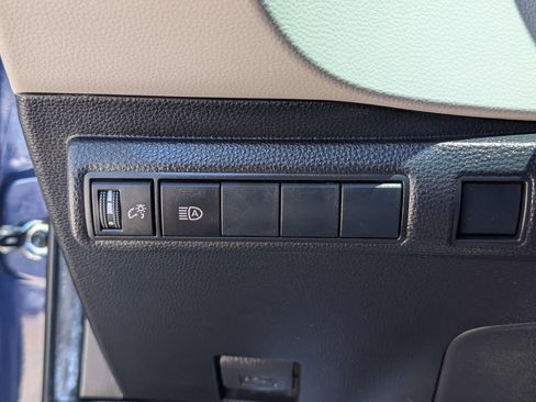 Used 2020 Toyota Corolla LE FWD image 17