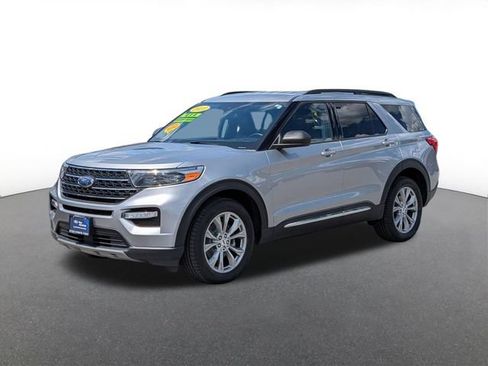 Certified 2023 Ford Explorer XLT w/ Equipment Group 202A AWD/4WD image 5
