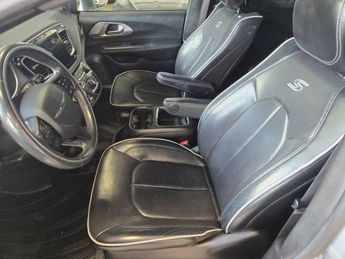 Used 2020 Chrysler Pacifica Limited w/ Advanced Safetytec Group FWD image 13
