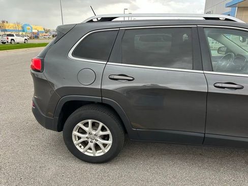 Used 2015 Jeep Cherokee Latitude AWD/4WD image 9