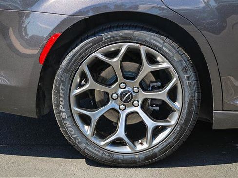 Used 2018 Chrysler 300 S image 10