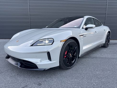 New 2026 Porsche Taycan GTS image 1