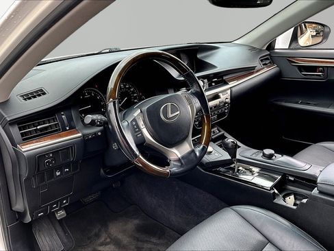 Used 2015 Lexus ES 350 w/ Premium Package FWD image 16