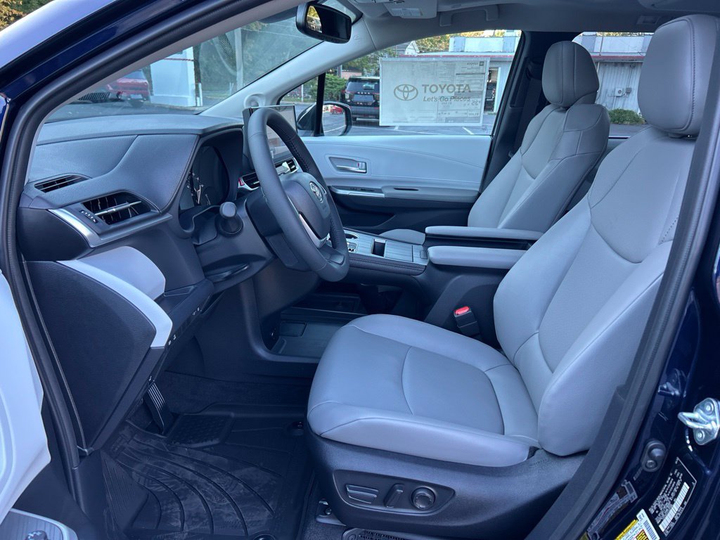 New 2026 Toyota Sienna XLE AWD/4WD image 9