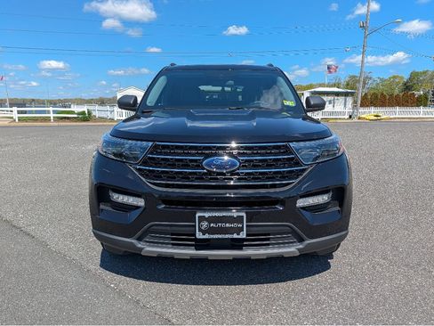 Used 2021 Ford Explorer XLT w/ Equipment Group 202A AWD/4WD image 2