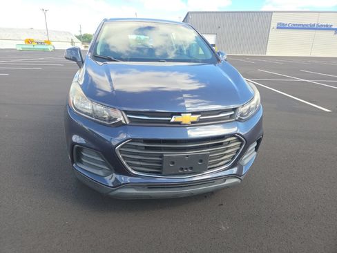 Used 2018 Chevrolet Trax LS FWD image 2