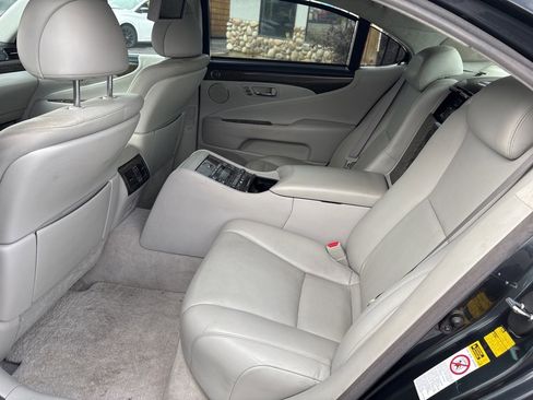 Used 2008 Lexus LS 600h L image 10