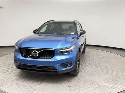 Used 2021 Volvo XC40 T5 R-Design w/ Advanced Package image 7