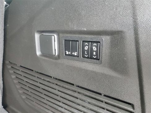 Used 2021 GMC Yukon Denali w/ Denali Ultimate Package image 38