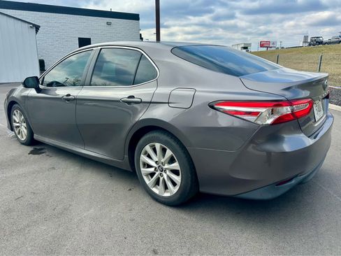 Used 2018 Toyota Camry LE image 6